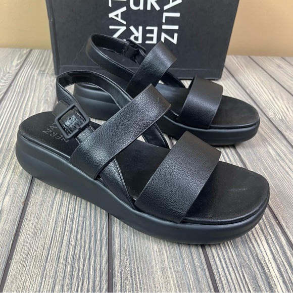 Naturalizer Black Strappy Sandals Women's 8 Wide - Picture 1 of 15